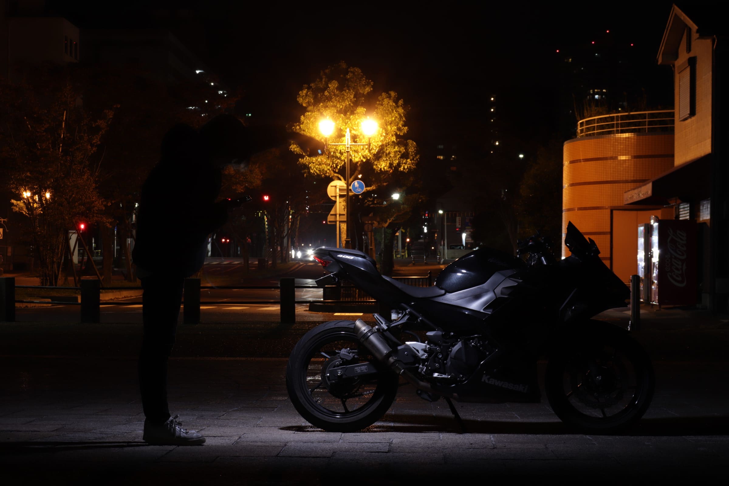 夜　バイク写真　リア