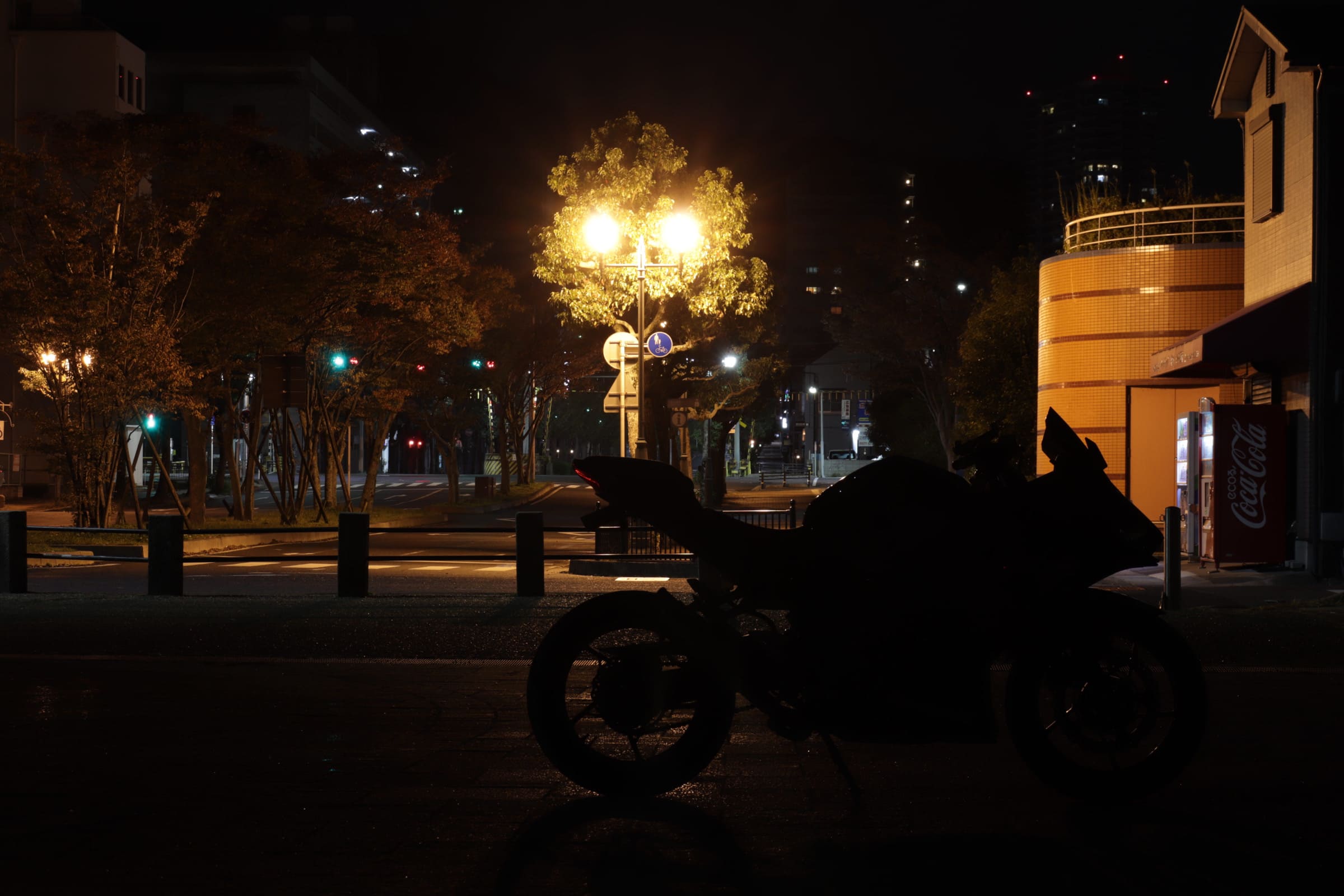 夜　バイク写真　背景