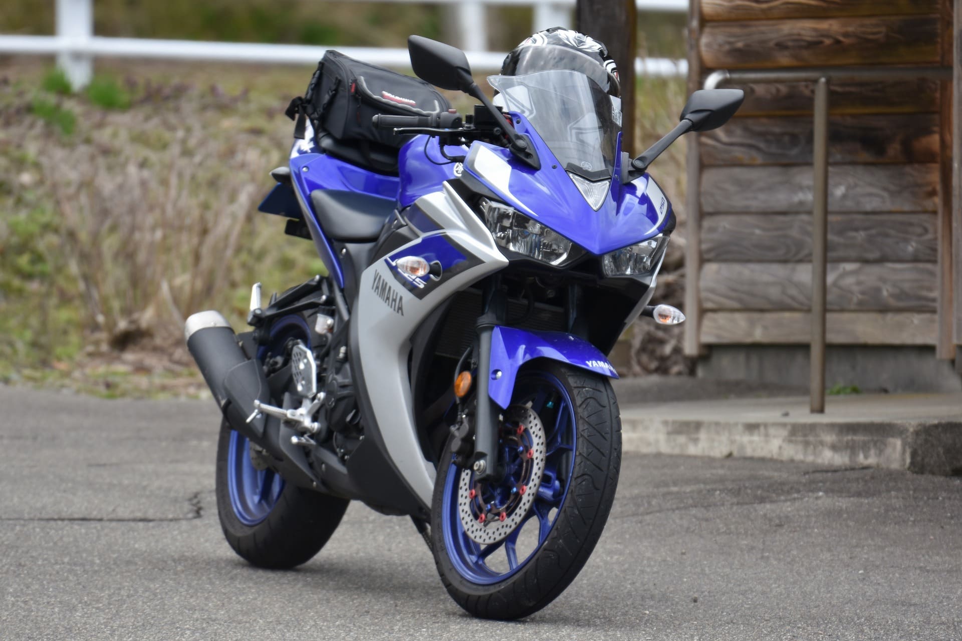 シートバックを装着したyzf-r25