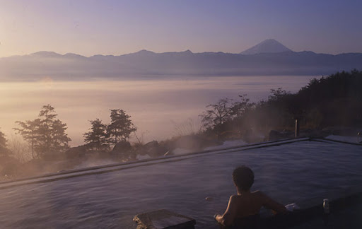 ほったらかし温泉の日の出前のあっちの湯